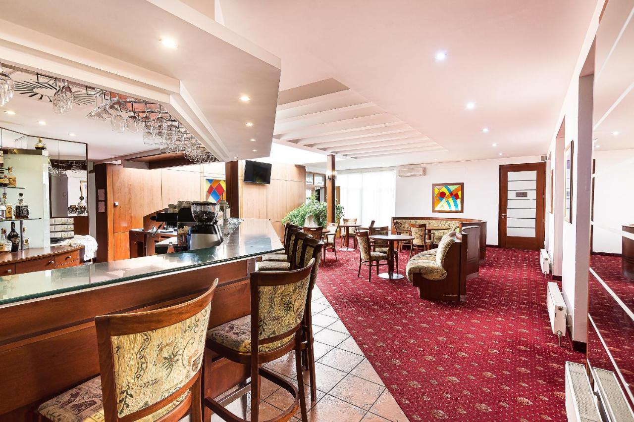 Hotel Atlantis Rozdrojovice Extérieur photo
